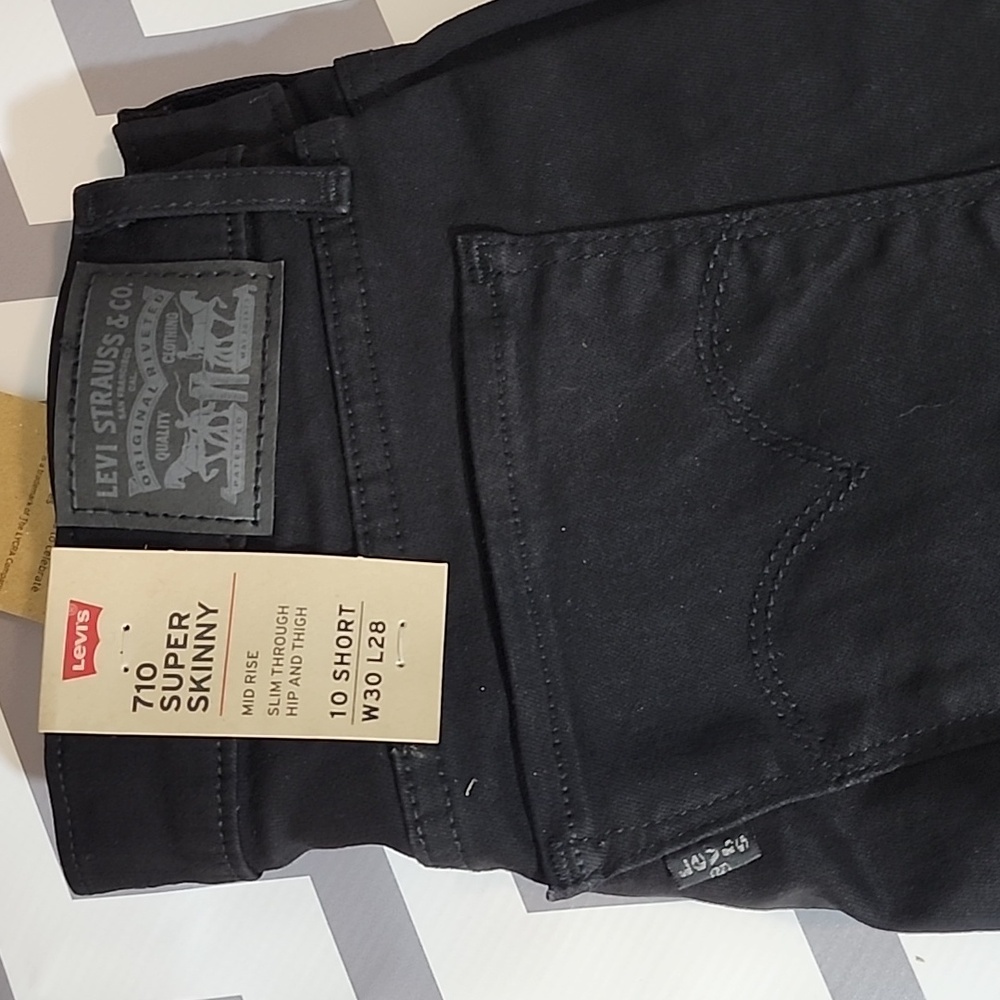 Womens black Levi Jeans